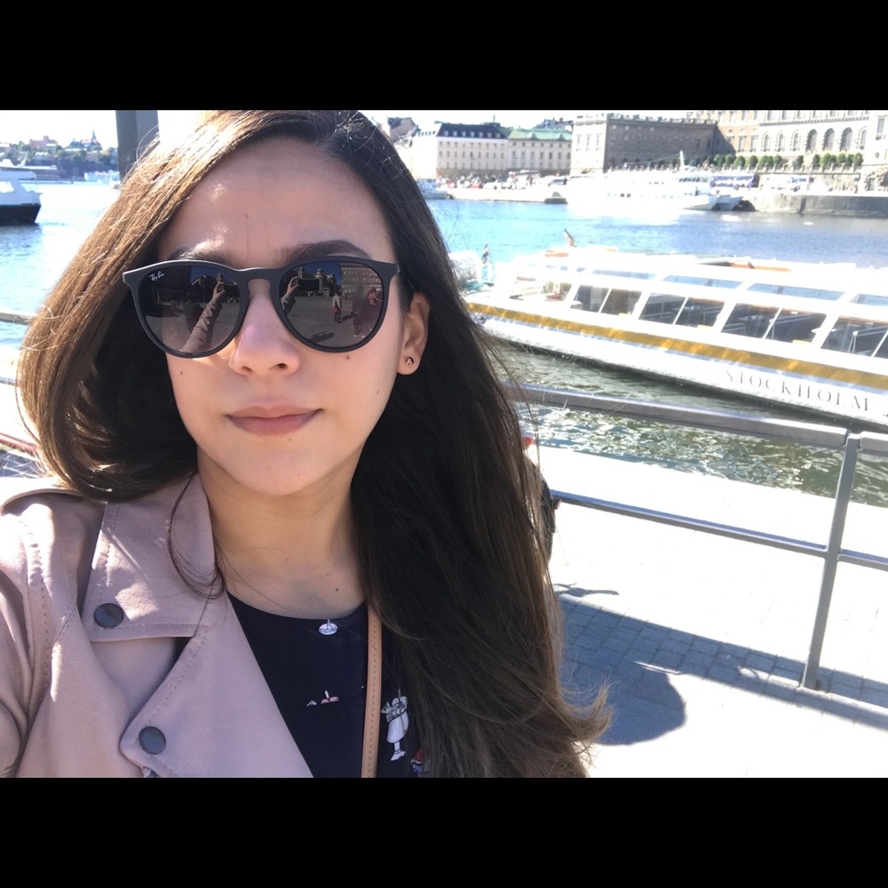 Meet your Posher, Paola