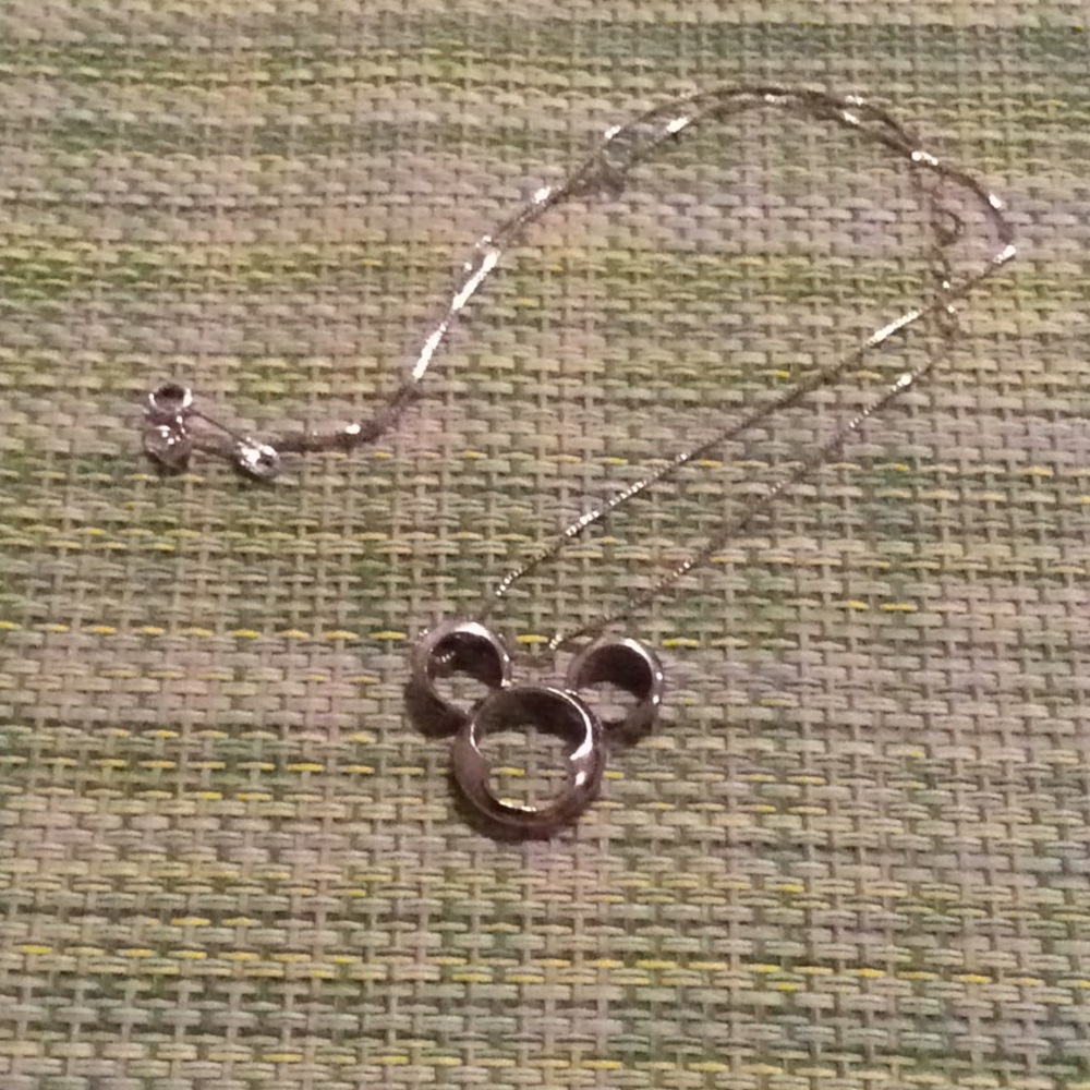 18k white gold Mickey Mouse head shape necklace