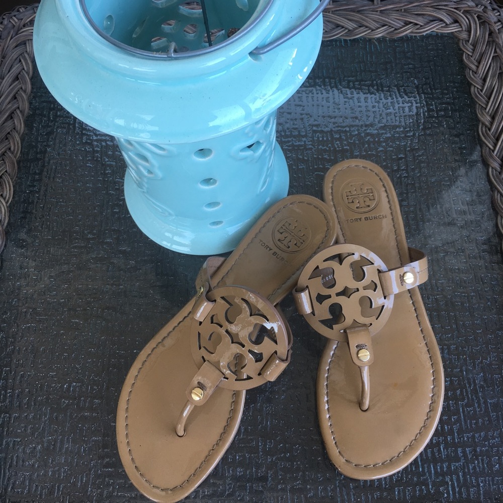 like new tan tory burch sandals