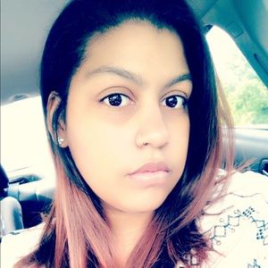 Meet your Posher, Desiree