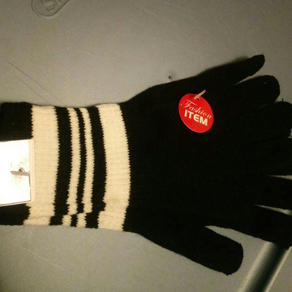 Glove's - Picture 2 of 2