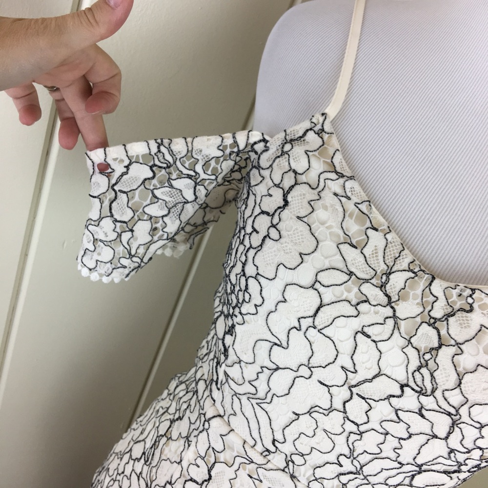 Romeo + Juliet Couture white lace holiday dress - Picture 4 of 8