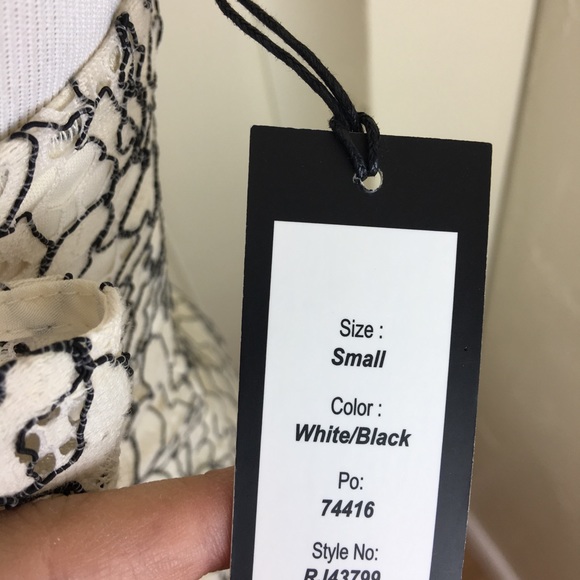 Romeo + Juliet Couture white lace holiday dress - Picture 8 of 8