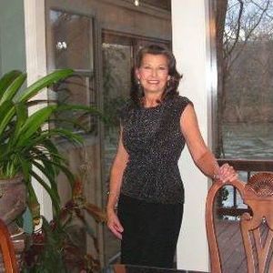 Meet your Posher, Debrah