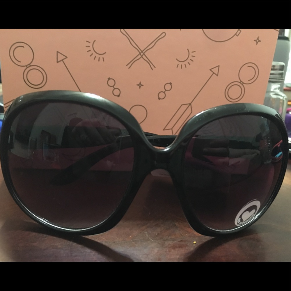 NWT Bliss Brand Oversized Sunglasses