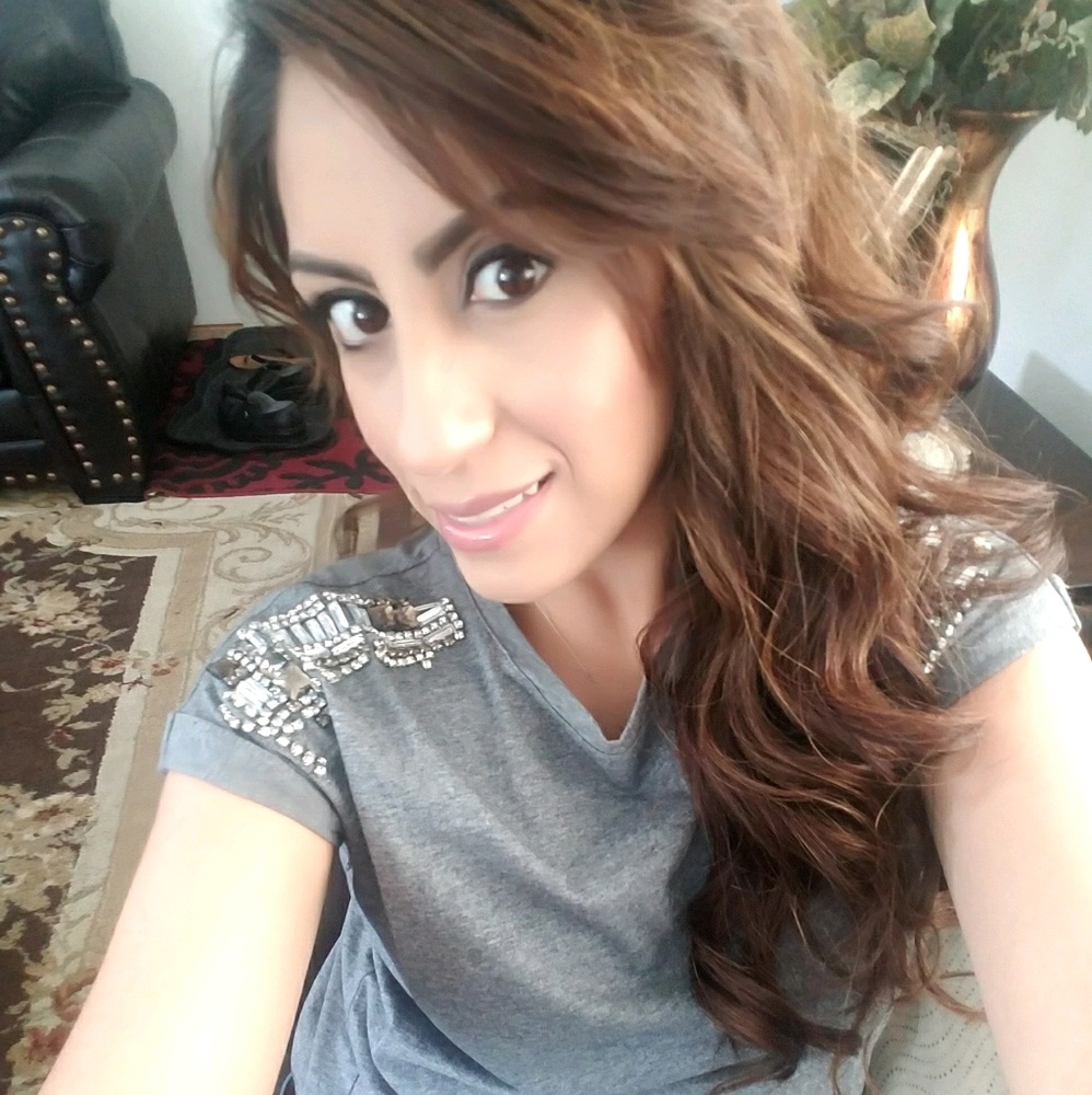 Meet your Posher, Yesenia