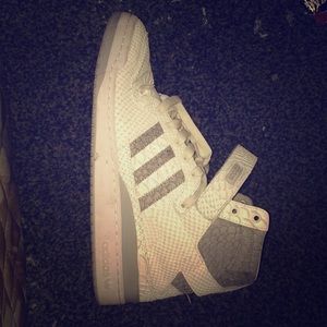 Adidas wearing about 3 times paid 300 asking 200