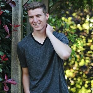 Meet your Posher, Dom