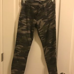 Camouflage print ankle pant