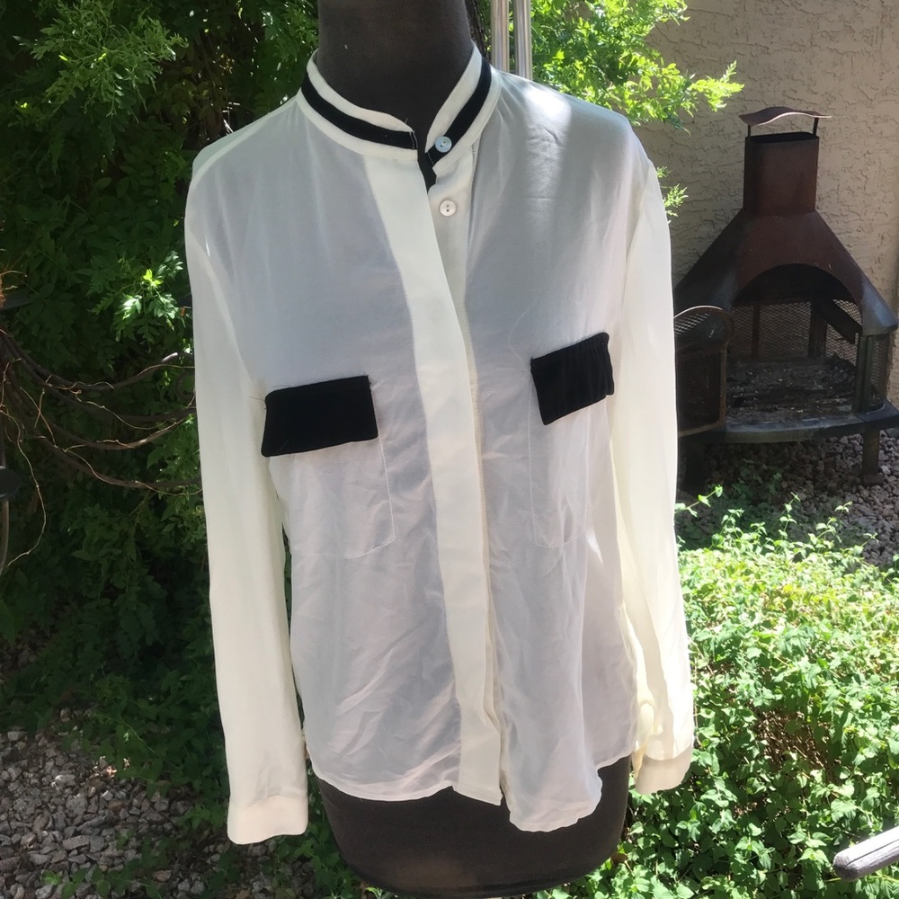 BOGO 👑👑Jonathan Martin Button Up Blouse