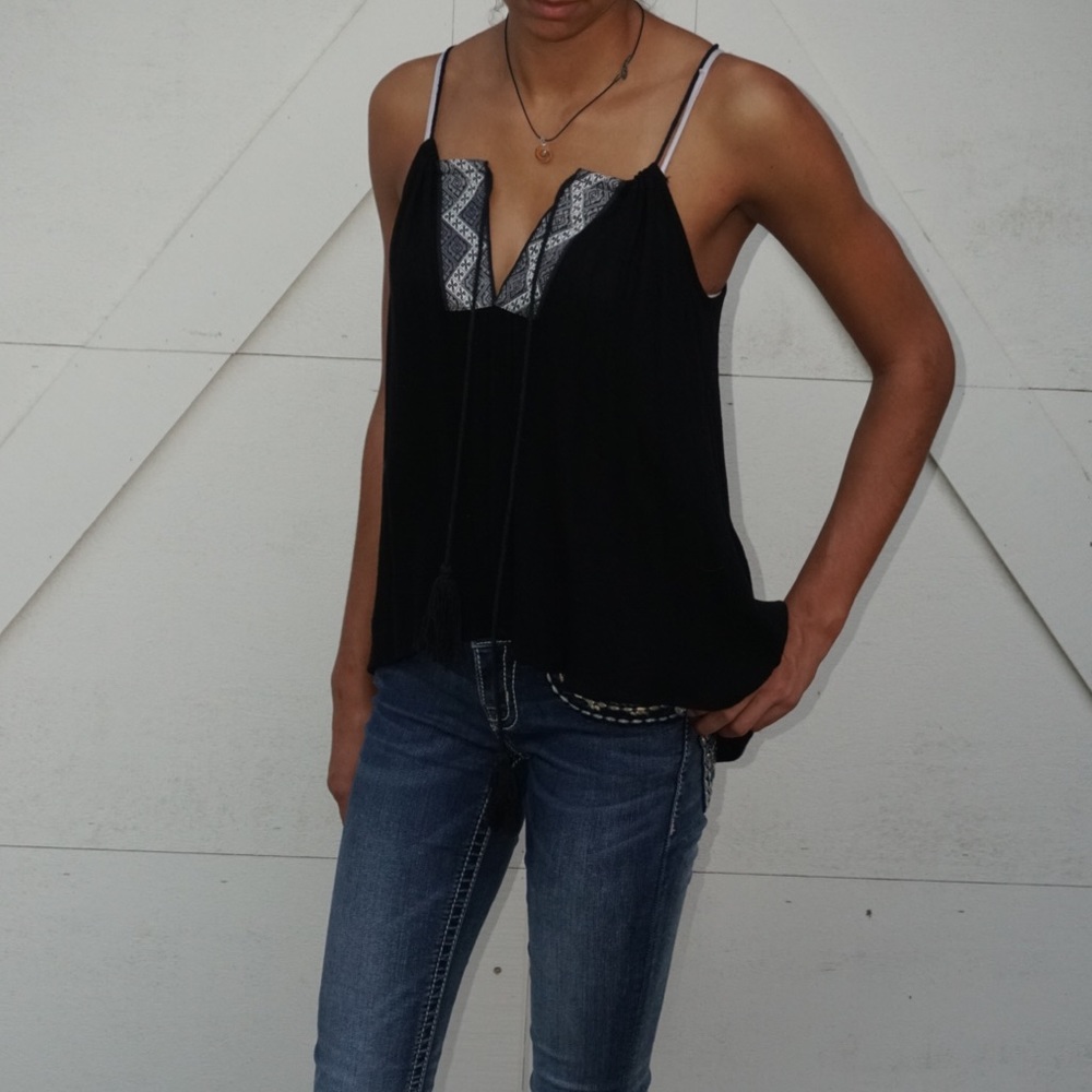 •BLACK PATTERNED String Tank•