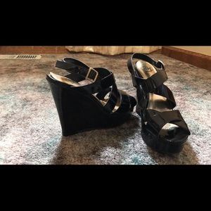 Black wedges