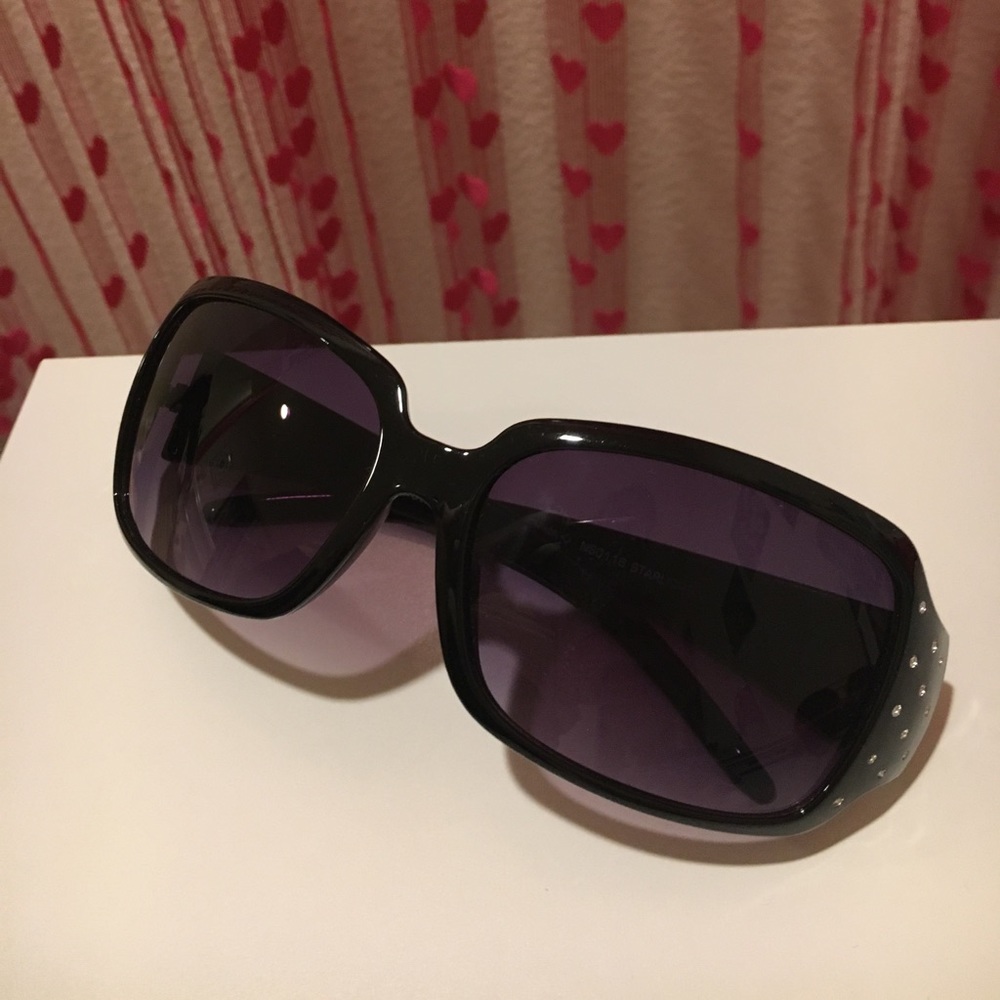 BEDAZZLED SUNGLASSES