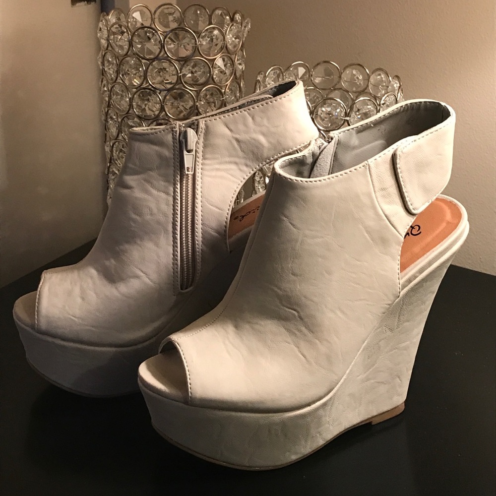 Brand New Women's Wedge Shoes