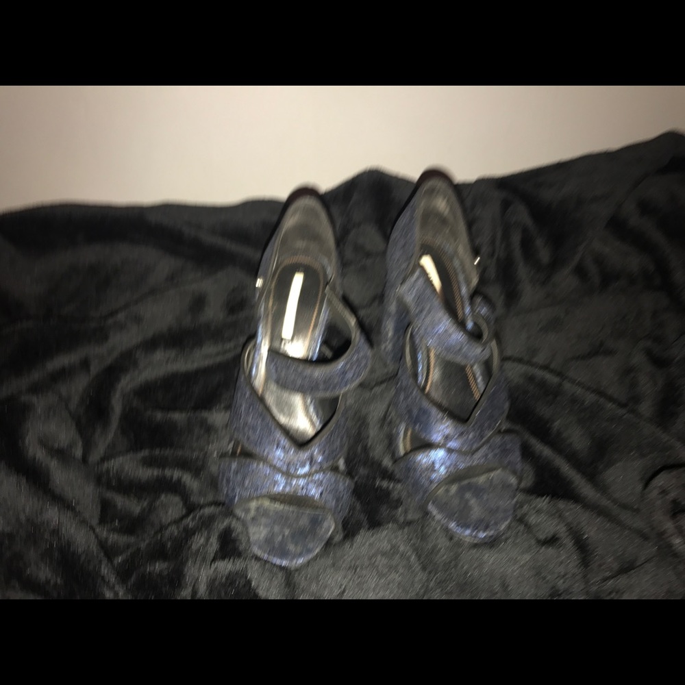 Heels . - Picture 3 of 4