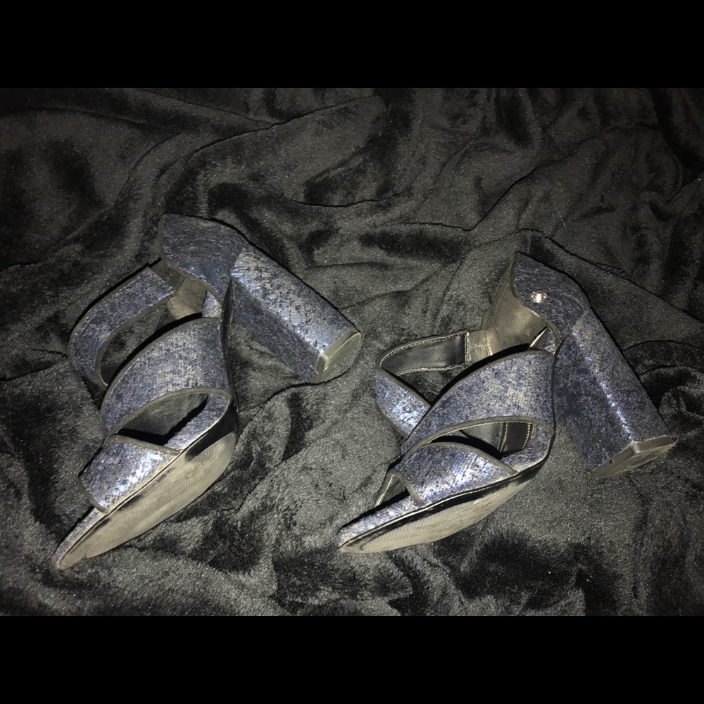 Heels . - Picture 4 of 4