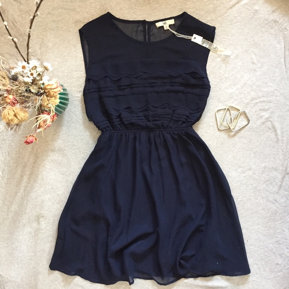 modcloth "vogue wave" navy scalloped bodice dress