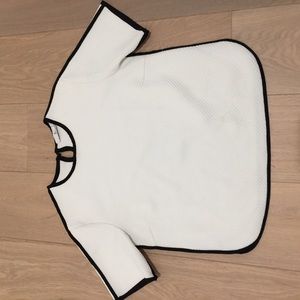 Structured waffle blackwhite minimalist top size M