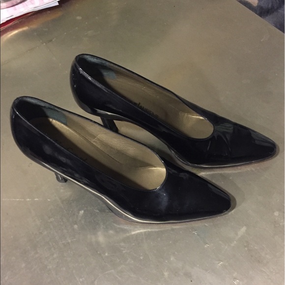 Yves Saint Laurent Black Patent Heels 7 1/2 M HPπ - Picture 3 of 6