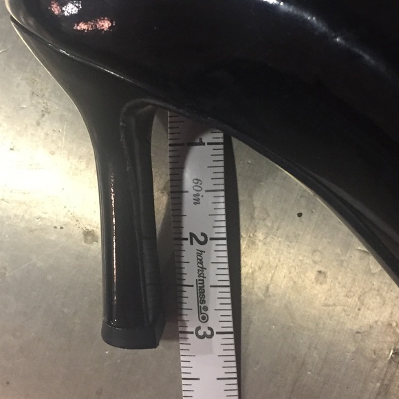 Yves Saint Laurent Black Patent Heels 7 1/2 M HPπ - Picture 6 of 6