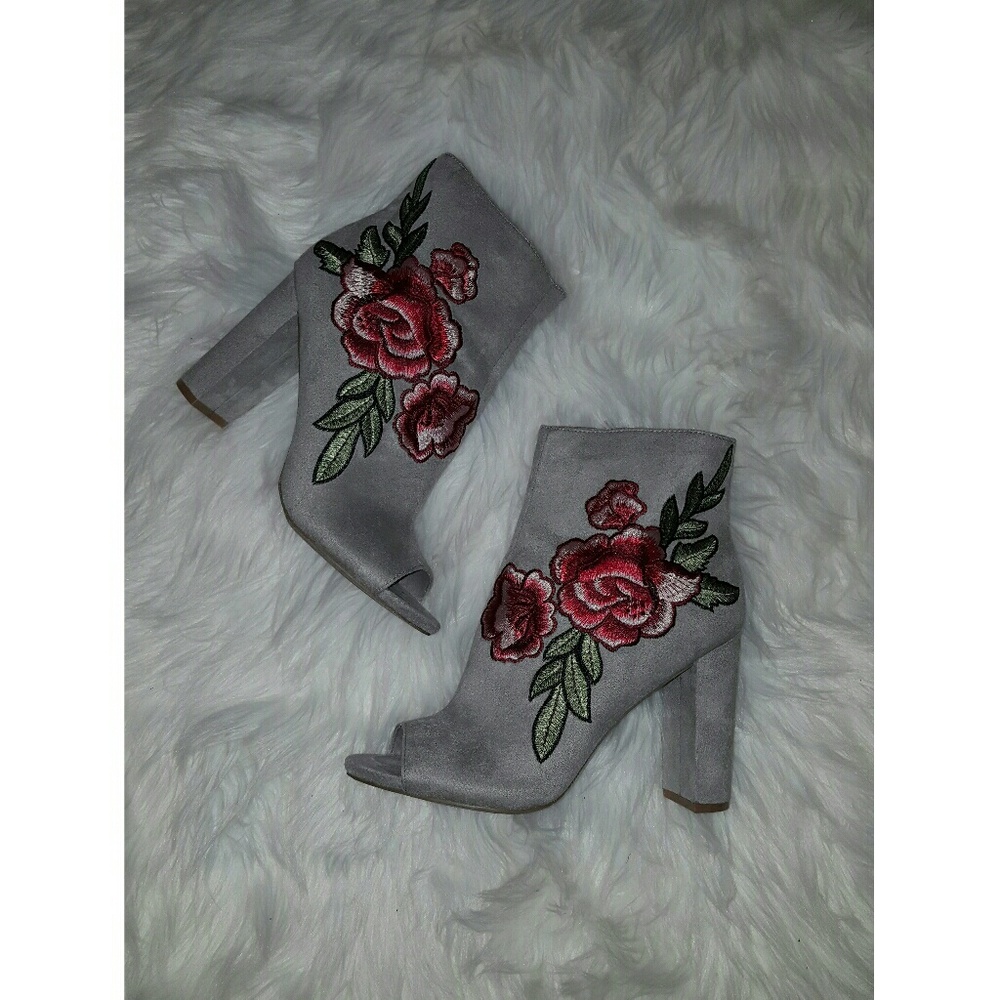 NWOT GoJane Blooms Away Chunky Faux Suede Booties