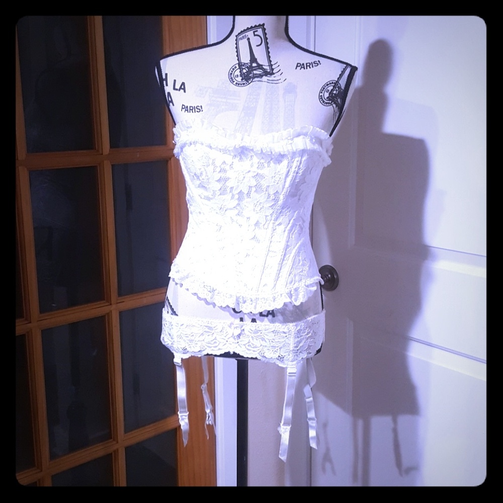 White corset with matching garter