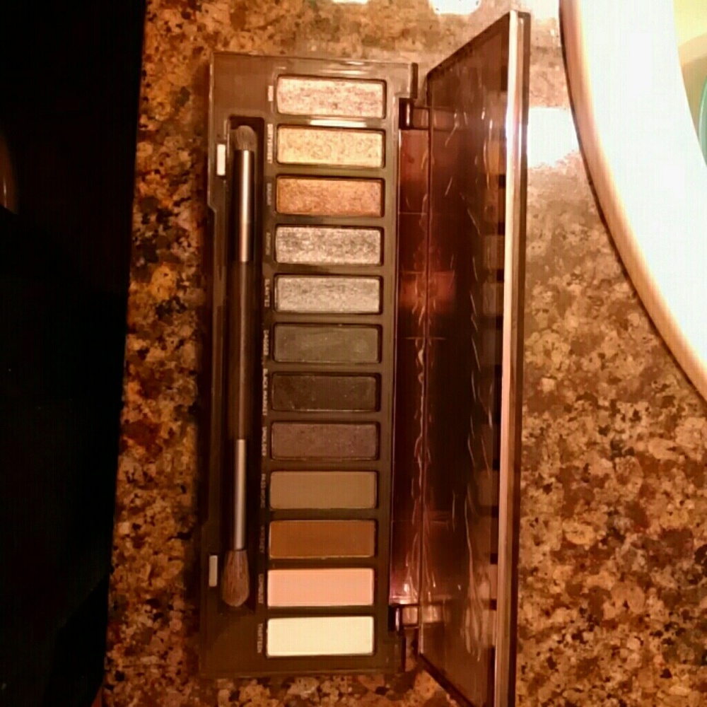 URBAN DECAY SMOKEY eyeshadow palette