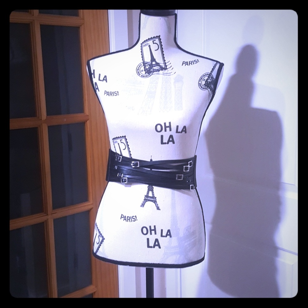 Black wide band belt with Buckle details