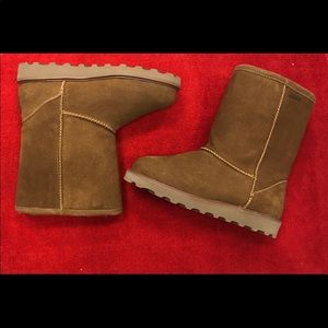 Plain tan BearPaw Boots