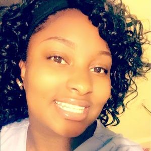 Meet your Posher, Karine