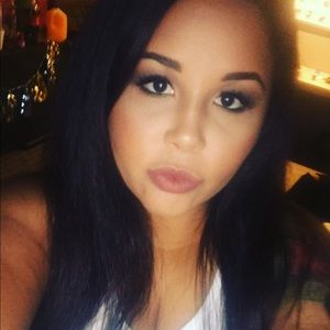 Meet your Posher, Felisha