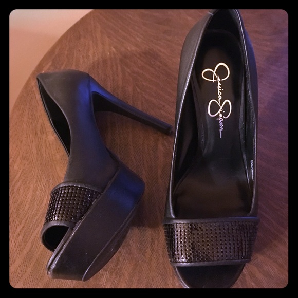 Sexy heels! - Picture 1 of 4