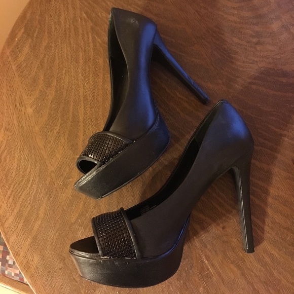 Sexy heels! - Picture 2 of 4