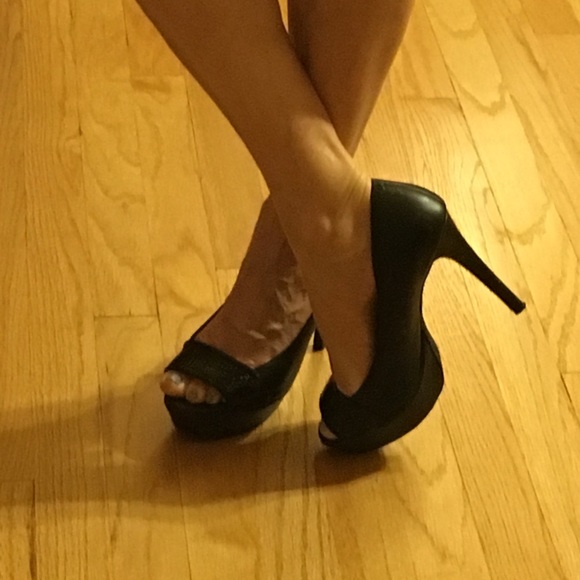 Sexy heels! - Picture 3 of 4