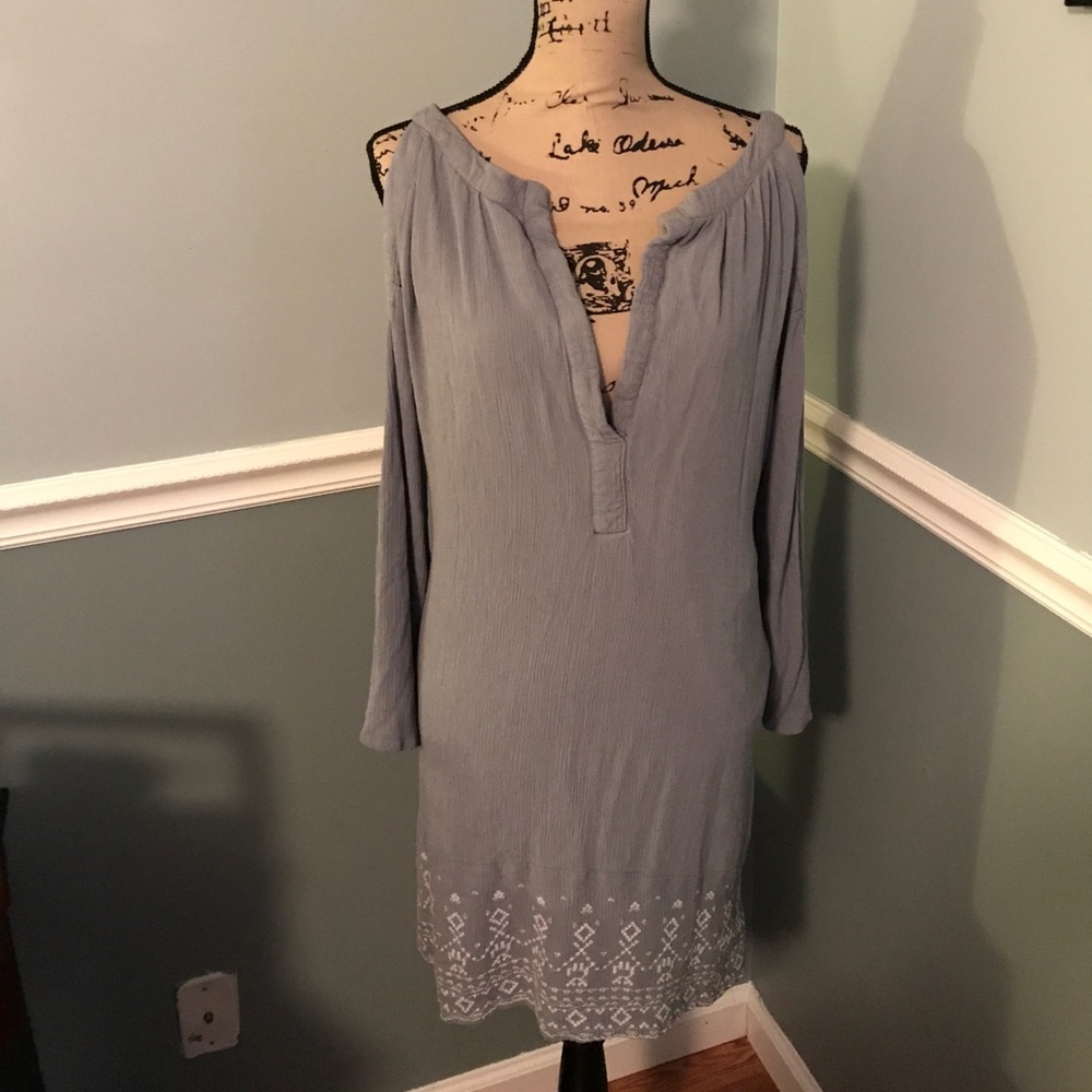 Cold shoulder deep v neck shift dress