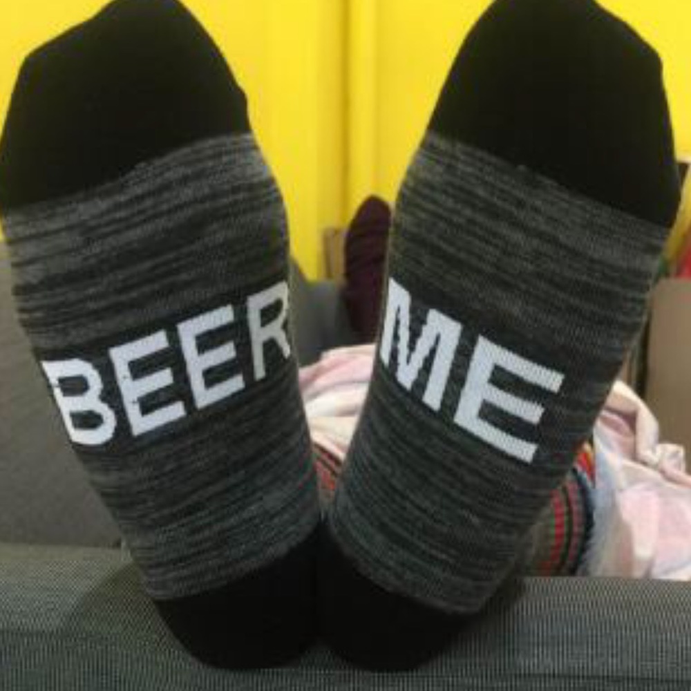 Women’s  BEER ME socks - Picture 2 of 4