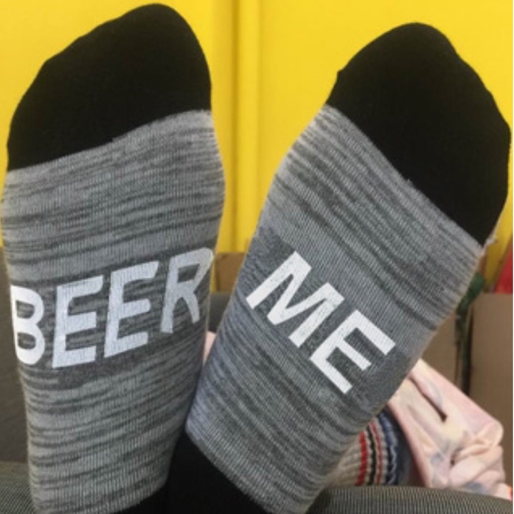 Women’s  BEER ME socks - Picture 3 of 4