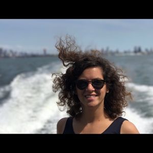 Meet your Posher, Carine