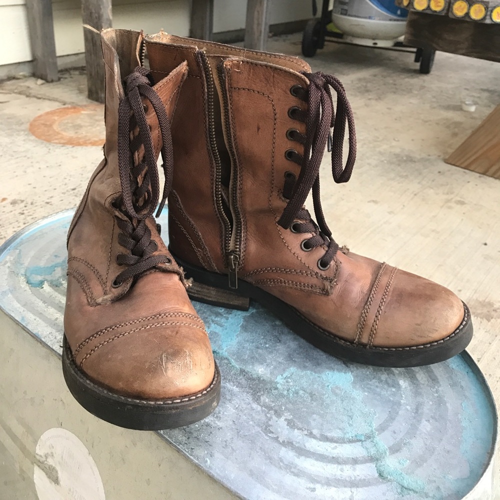 Leather military style boots in great condition