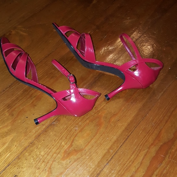 $5 ITEM. Red leather, heeled sandals - Picture 5 of 8