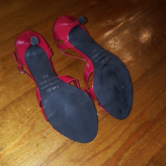 $5 ITEM. Red leather, heeled sandals - Picture 7 of 8