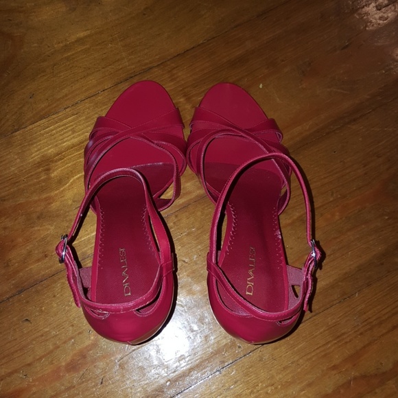 $5 ITEM. Red leather, heeled sandals - Picture 8 of 8
