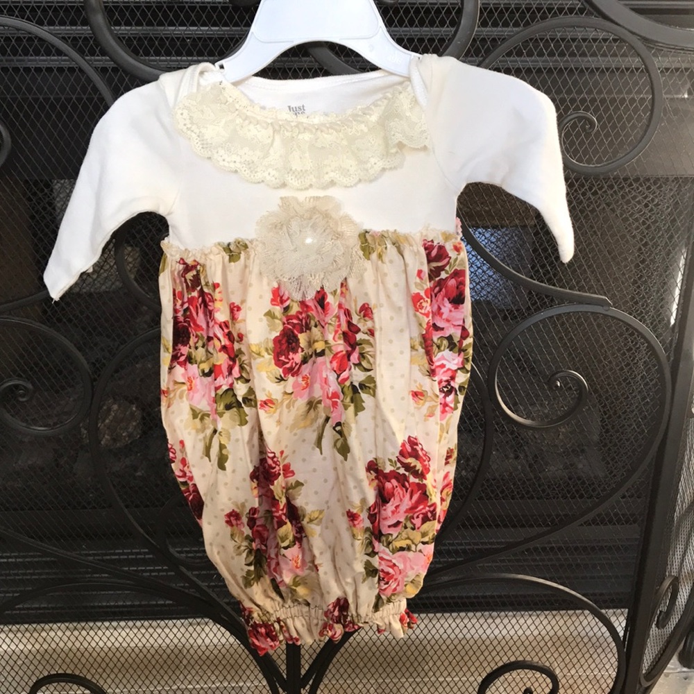 Infant gown floral 0-3 months