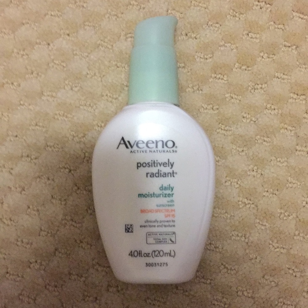 Aveeno positively radiant daily moisturizer