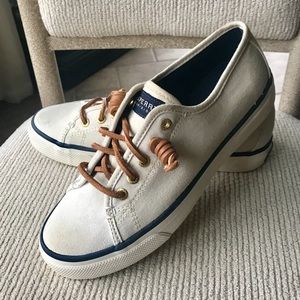 Sperry canvas tennis shoes sz 6