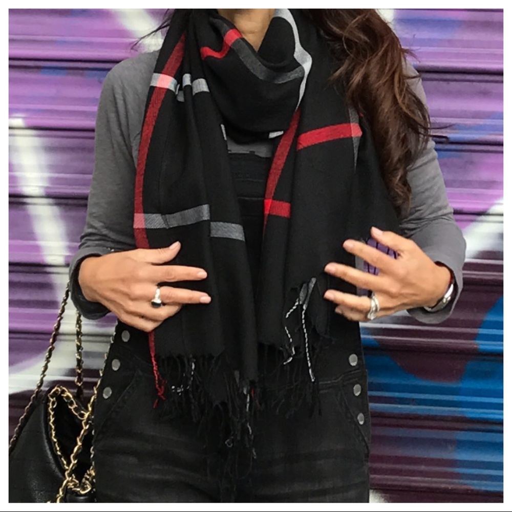 ✨LAST ONE ✨PARIS Navy Blue Plaid Fringe Scarf - Picture 3 of 8