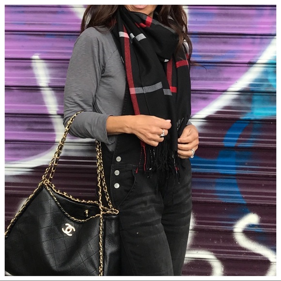 ✨LAST ONE ✨PARIS Navy Blue Plaid Fringe Scarf - Picture 7 of 8