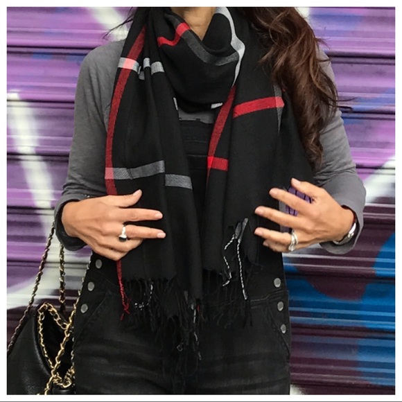✨LAST ONE ✨PARIS Navy Blue Plaid Fringe Scarf - Picture 3 of 8