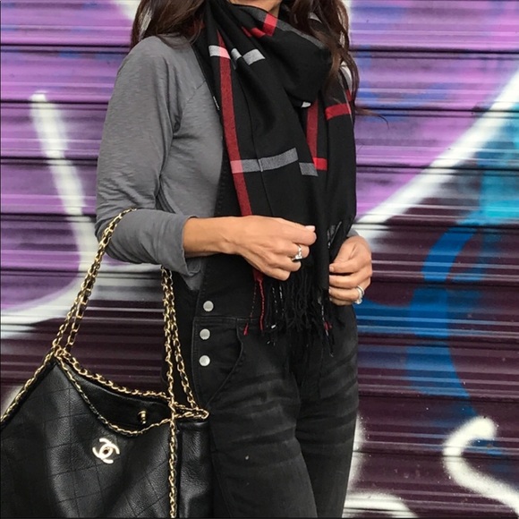 ✨LAST ONE ✨PARIS Navy Blue Plaid Fringe Scarf - Picture 8 of 8
