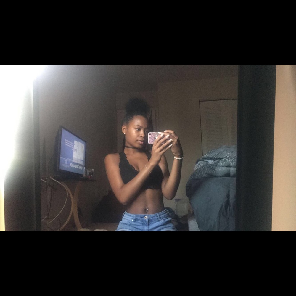 Meet your Posher, Naima